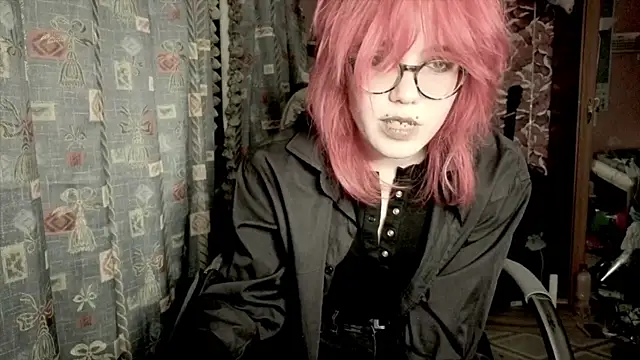 whiny emo boi online show from 04-30-26, 07:32