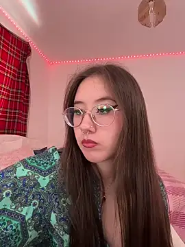 Snapshot of evelynnMiss chatting on 06-15-26, 01:55 evelynnMiss online show from 06-15-26, 01:55