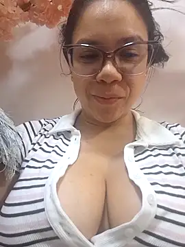 Snapshot of Aila_Phone chatting on 05-20-26, 06:05 Aila Phone online show from 05-20-26, 06:05