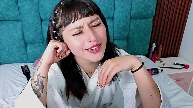AnnieHiper online show from 04-16-26, 09:39