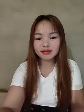 Snapshot of Mina_xYx chatting on 05-13-26, 04:41 Mina xYx online show from 05-13-26, 04:41