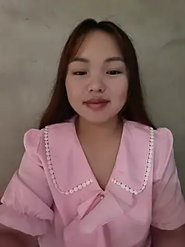Snapshot of Mina_xYx chatting on 05-18-26, 04:07 Mina xYx online show from 05-18-26, 04:07