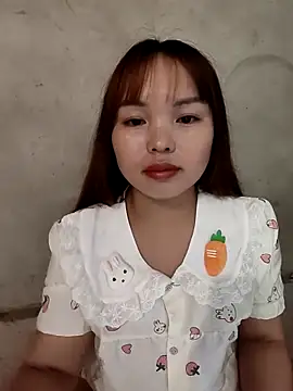 Snapshot of Mina_xYx chatting on 05-02-26, 03:28 Mina xYx online show from 05-02-26, 03:28