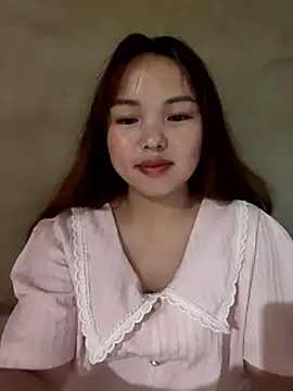 Snapshot of Mina_xYx chatting on 05-18-26, 04:12 Mina xYx online show from 05-18-26, 04:12