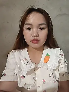 Snapshot of Mina_xYx chatting on 05-19-26, 04:14 Mina xYx online show from 05-19-26, 04:14