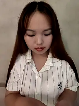 Snapshot of Mina_xYx chatting on 05-01-26, 03:17 Mina xYx online show from 05-01-26, 03:17