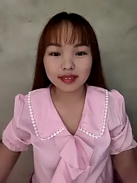 Snapshot of Mina_xYx chatting on 05-06-26, 06:28 Mina xYx online show from 05-06-26, 06:28