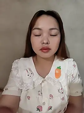 Snapshot of Mina_xYx chatting on 05-24-26, 04:07 Mina xYx online show from 05-24-26, 04:07