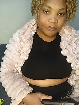 Snapshot of BeverlyQueen15 chatting on 07-05-26, 06:04 BeverlyQueen15 online show from 07-05-26, 06:04