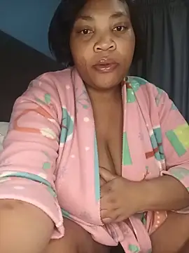 Snapshot of BeverlyQueen15 chatting on 06-18-26, 05:39 BeverlyQueen15 online show from 06-18-26, 05:39