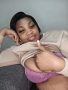 Snapshot of BeverlyQueen15 chatting on 05-30-26, 09:42 BeverlyQueen15 online show from 05-30-26, 09:42