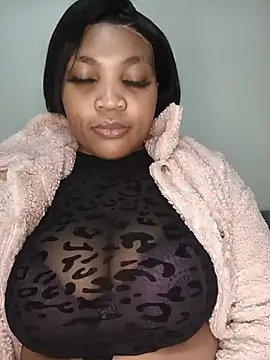 Snapshot of BeverlyQueen15 chatting on 05-29-26, 02:06 BeverlyQueen15 online show from 05-29-26, 02:06