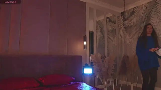 SerenaWest  online show from 03-21-26, 04:44