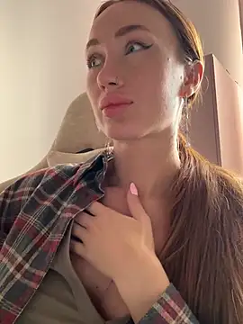 SerenaWest  online show from 04-13-26, 05:33