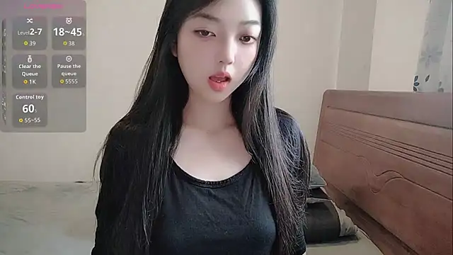 Snapshot of oblakitty_ chatting on 05-15-26, 11:25 oblakitty online show from 05-15-26, 11:25