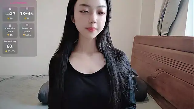 Snapshot of oblakitty_ chatting on 05-17-26, 12:43 oblakitty online show from 05-17-26, 12:43