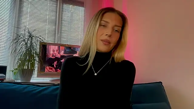 Snapshot of come_here_baby chatting on 03-22-26, 09:11 come here baby online show from 03-22-26, 09:11