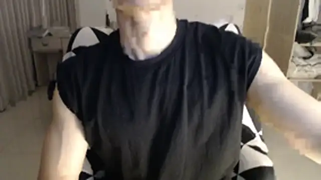 Snapshot of Kent6828 chatting on 05-12-26, 02:12 Kent6828 online show from 05-12-26, 02:12