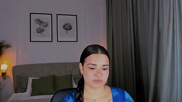 Snapshot of EvaRaider chatting on 05-23-26, 06:23 EvaRaider online show from 05-23-26, 06:23