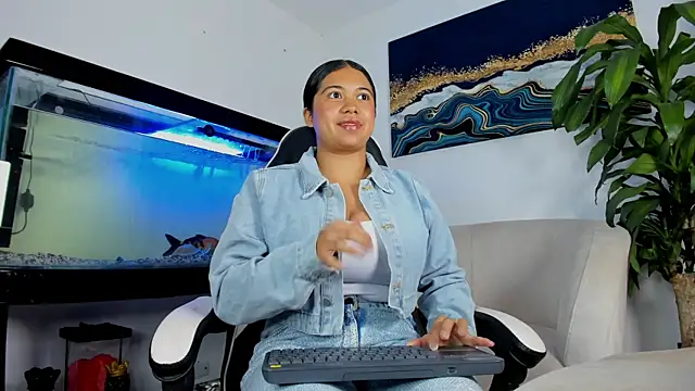 Snapshot of lia_lovelly01 chatting on 07-19-26, 11:23 lia lovelly01 online show from 07-19-26, 11:23