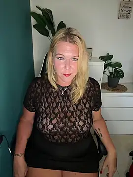 Snapshot of SuesseAurelie1 chatting on 06-04-26, 04:22 SuesseAurelie1 online show from 06-04-26, 04:22