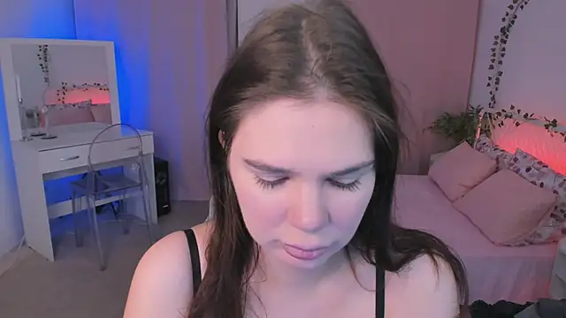 Snapshot of MillyBrown_ chatting on 05-28-26, 11:05 MillyBrown online show from 05-28-26, 11:05