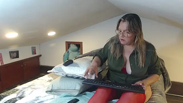 Snapshot of Malu_617 chatting on 03-28-26, 12:55 Malu 617 online show from 03-28-26, 12:55