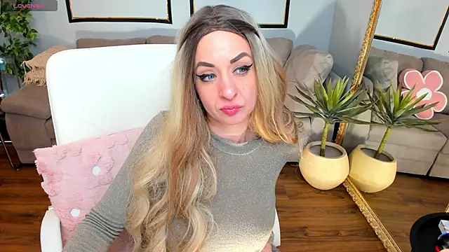 Snapshot of ElyssaVibe chatting on 04-21-26, 02:51 ElyssaVibe online show from 04-21-26, 02:51
