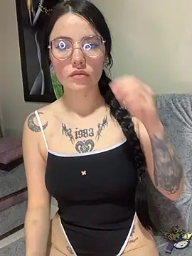 Snapshot of Tatii1 chatting on 03-20-26, 11:06 Tatii1 online show from 03-20-26, 11:06