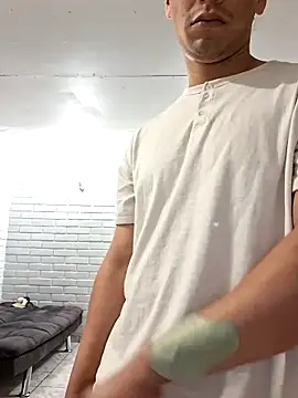 Snapshot of luiy1998_hot chatting on 03-16-26, 02:30 luiy1998 hot online show from 03-16-26, 02:30