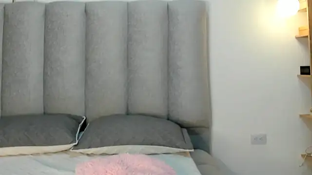 Valentina lux1 online show from 05-16-26, 06:40