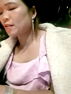 Snapshot of maymay121 chatting on 03-16-26, 04:31 maymay121 online show from 03-16-26, 04:31