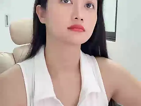 Snapshot of AmyLinee_1 chatting on 06-04-26, 03:33 AmyLinee 1 online show from 06-04-26, 03:33