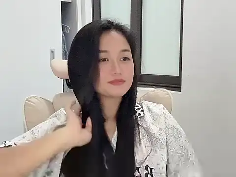 Snapshot of AmyLinee_1 chatting on 05-06-26, 06:06 AmyLinee 1 online show from 05-06-26, 06:06