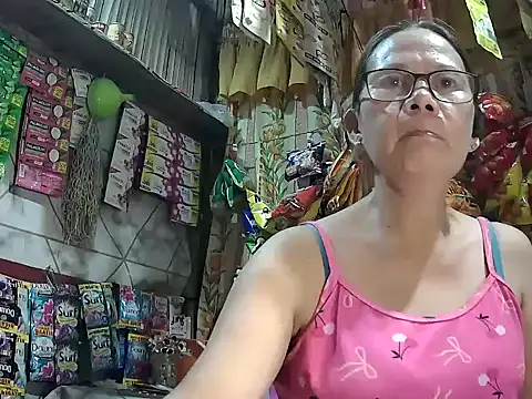 Snapshot of mommylicious_23 chatting on 05-30-26, 11:05 mommylicious 23 online show from 05-30-26, 11:05