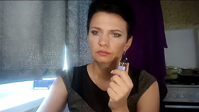 HotMamaQueen234 online show from 07-27-26, 11:50