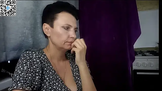 HotMamaQueen234 online show from 06-25-26, 11:54