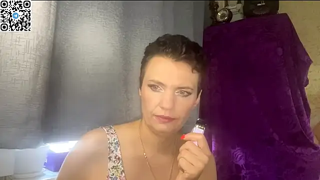 Snapshot of HotMamaQueen234 chatting on 05-29-26, 12:22 HotMamaQueen234 online show from 05-29-26, 12:22