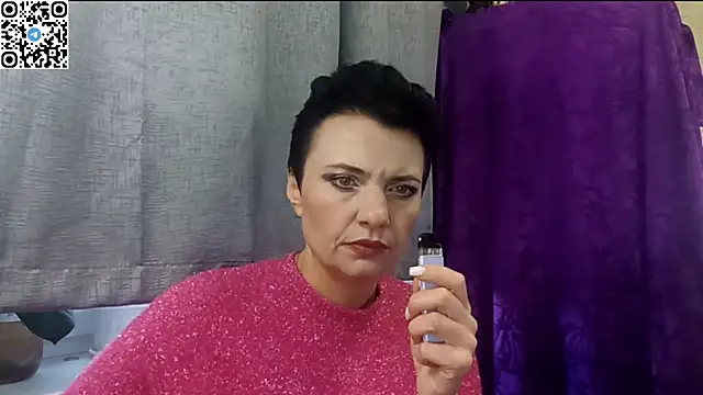 HotMamaQueen234 online show from 04-21-26, 01:39