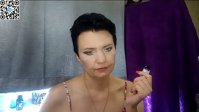 Snapshot of HotMamaQueen234 chatting on 06-10-26, 10:38 HotMamaQueen234 online show from 06-10-26, 10:38
