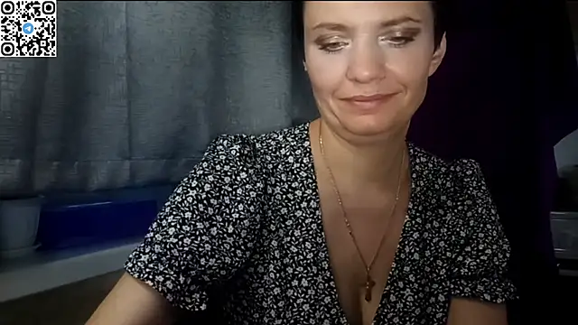 Snapshot of HotMamaQueen234 chatting on 06-08-26, 01:28 HotMamaQueen234 online show from 06-08-26, 01:28