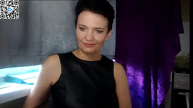 HotMamaQueen234 online show from 07-15-26, 11:17