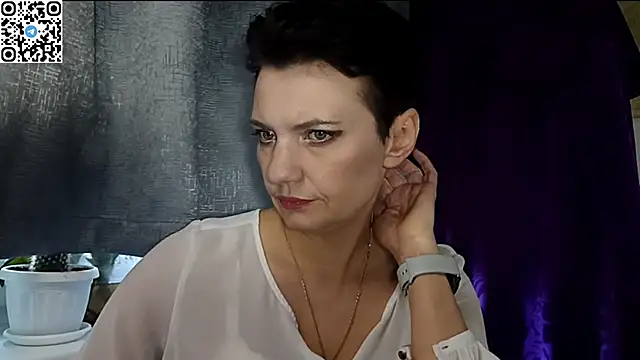 Snapshot of HotMamaQueen234 chatting on 05-11-26, 01:12 HotMamaQueen234 online show from 05-11-26, 01:12