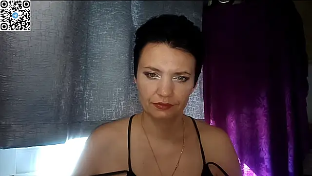 Snapshot of HotMamaQueen234 chatting on 06-14-26, 01:01 HotMamaQueen234 online show from 06-14-26, 01:01