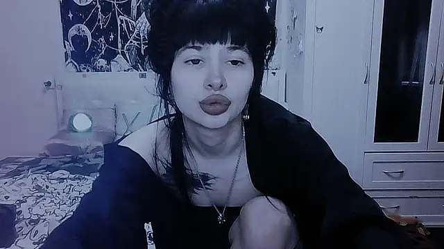 Snapshot of AllisonDeetz chatting on 06-01-26, 04:28 AllisonDeetz online show from 06-01-26, 04:28