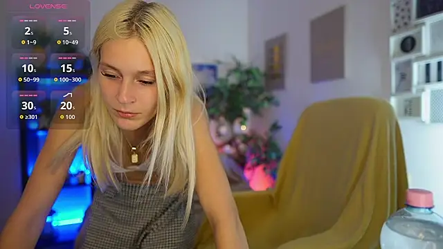 Snapshot of Luna_Grace18 chatting on 06-17-26, 01:10 Luna Grace18 online show from 06-17-26, 01:10