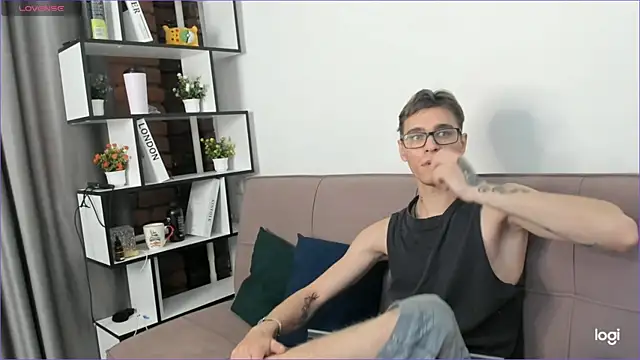 Shadow blink online show from 04-12-26, 12:52