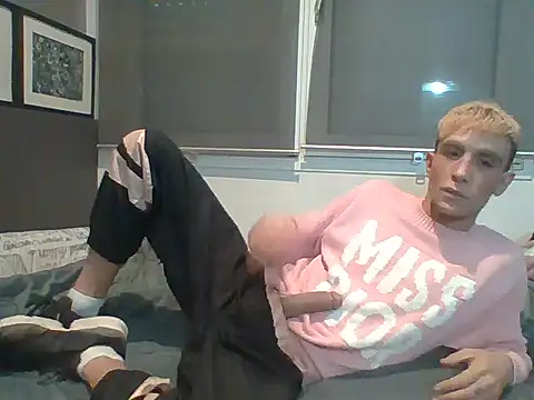 Snapshot of victororange chatting on 03-16-26, 03:04 victororange online show from 03-16-26, 03:04