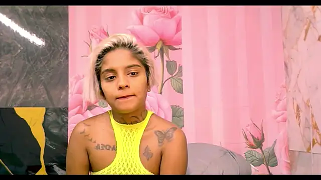 Snapshot of indian_barbie chatting on 04-10-26, 08:10 indian barbie online show from 04-10-26, 08:10