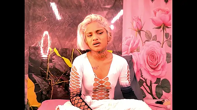 Snapshot of indian_barbie chatting on 06-11-26, 08:55 indian barbie online show from 06-11-26, 08:55